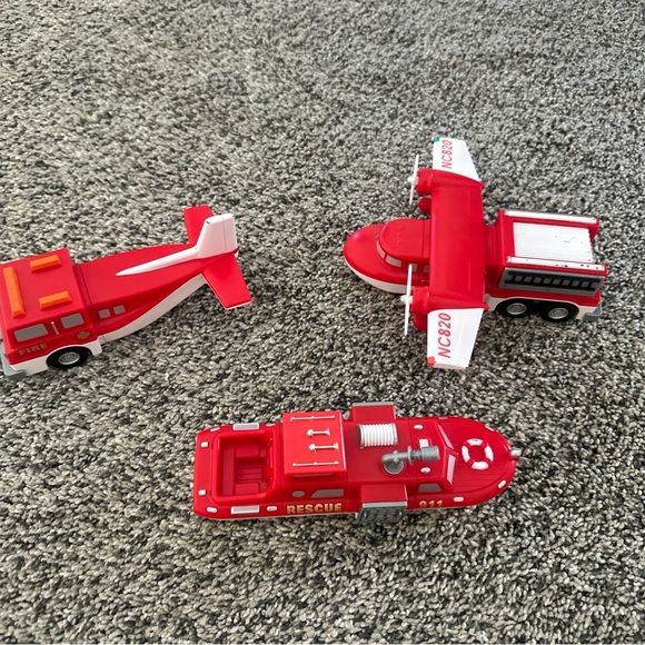 Red Rescue Vehicle Play Set - Picture 6 of 8